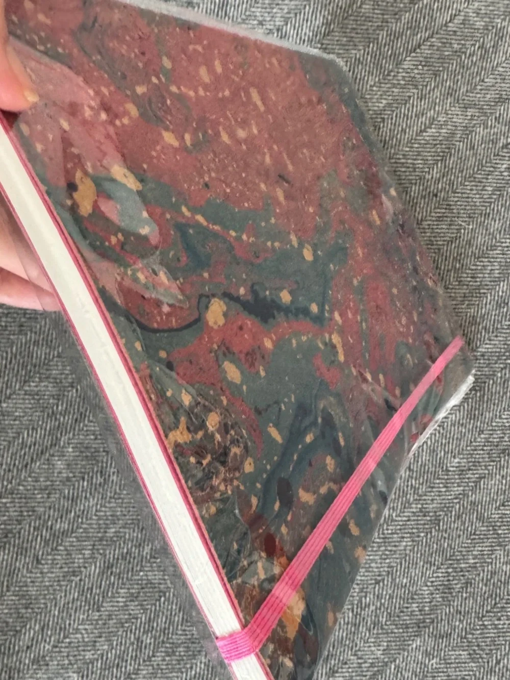 NWT, ROOST, MARBLEIZED COVERED NOTEBOOK WITH PINK ELASTIC CLOSURE, LINED INSIDE